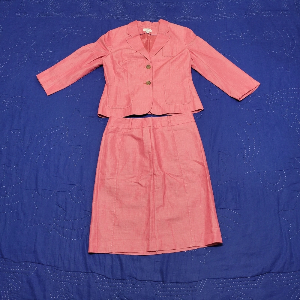 Ann Taylor Loft women skirt suits! Size 4 skirt size 8 blazer 😀😃🙂🙃😊